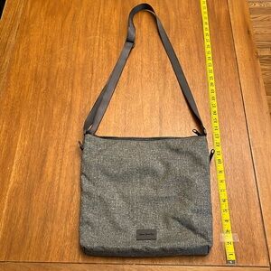 6-pocket Gray Vera Bradley Crossbody Zipper Handbag